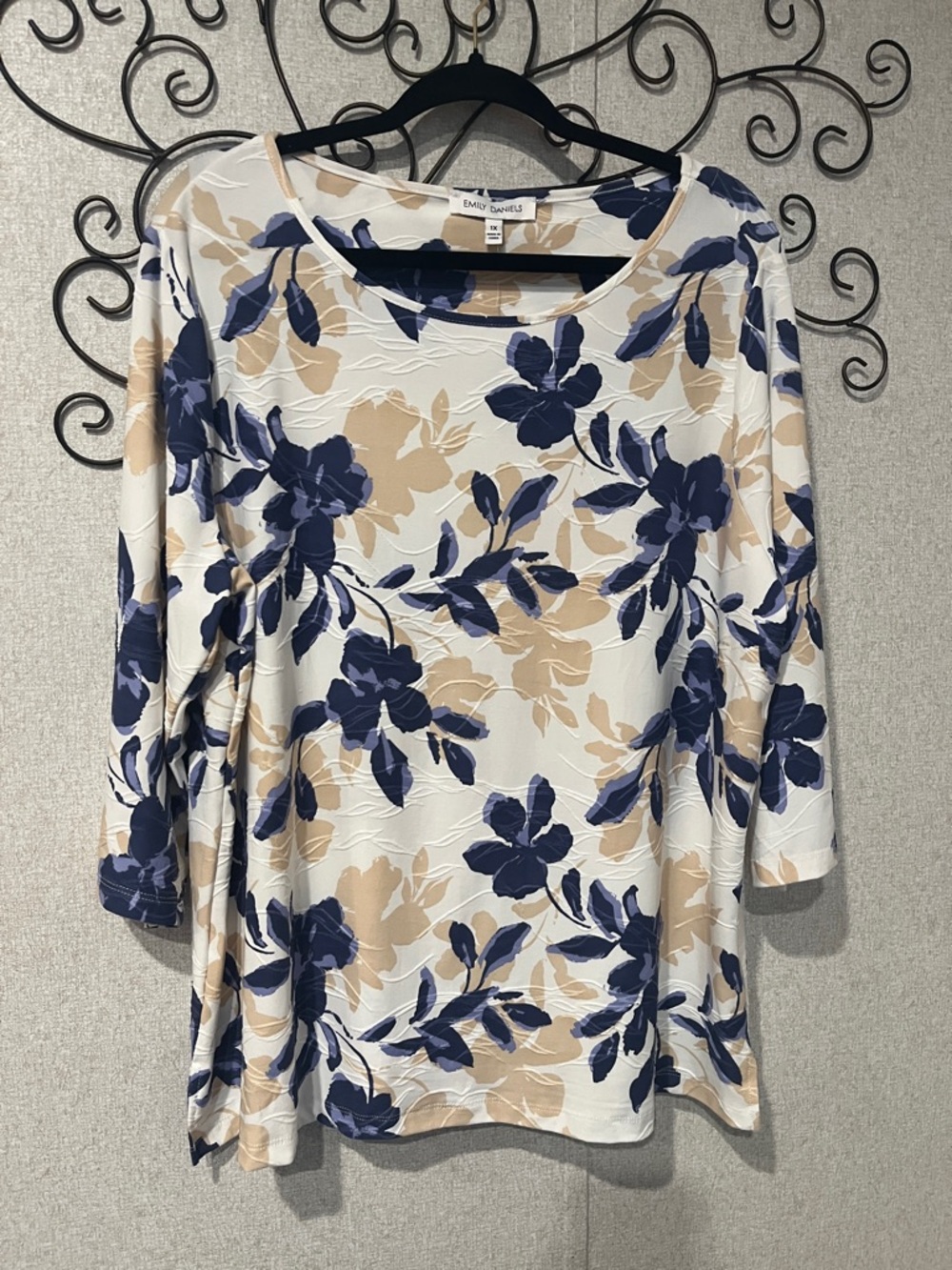 Emily Daniels Navy & Beige Floral 3/4 Sleeve Scoop Neck Tunic